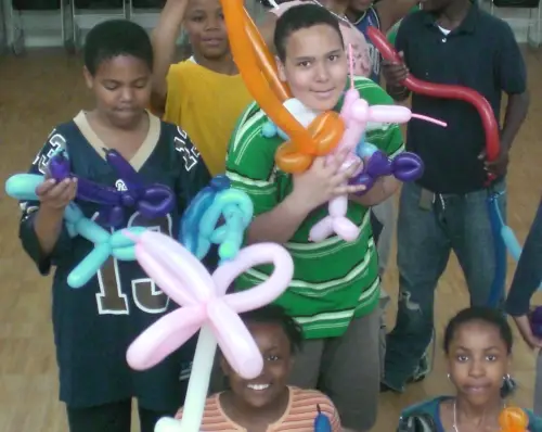 balloon animals-kids party magician st. louis